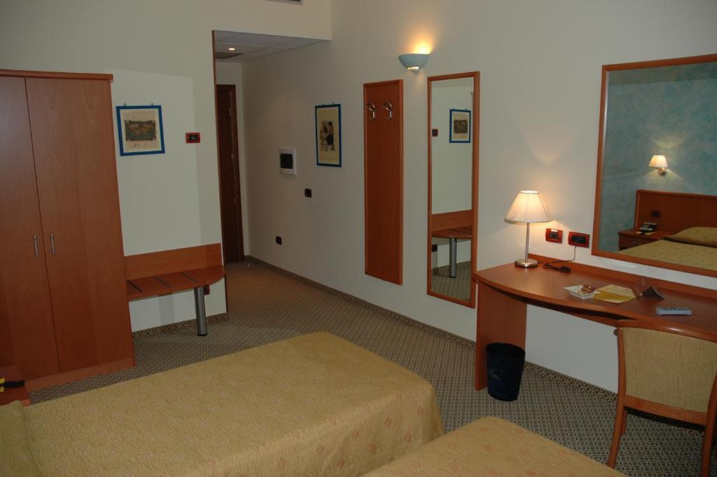 Hotel Brindor Poirino Værelse billede