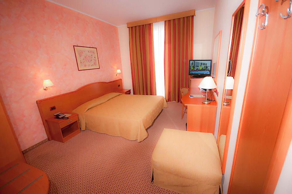 Hotel Brindor Poirino Eksteriør billede
