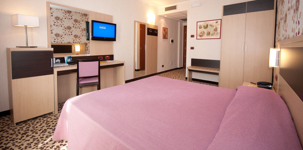 Hotel Brindor Poirino Eksteriør billede