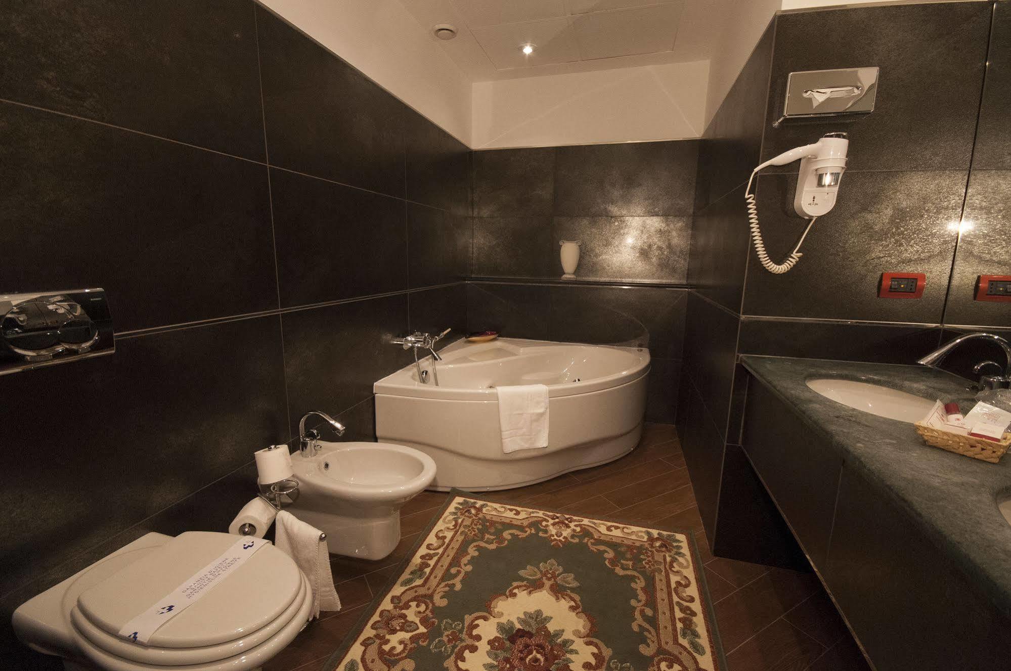 Hotel Brindor Poirino Eksteriør billede